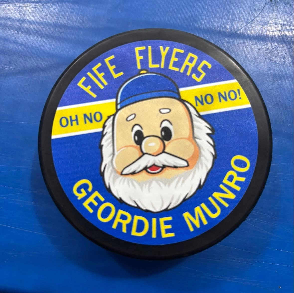 Geordie Munro puck